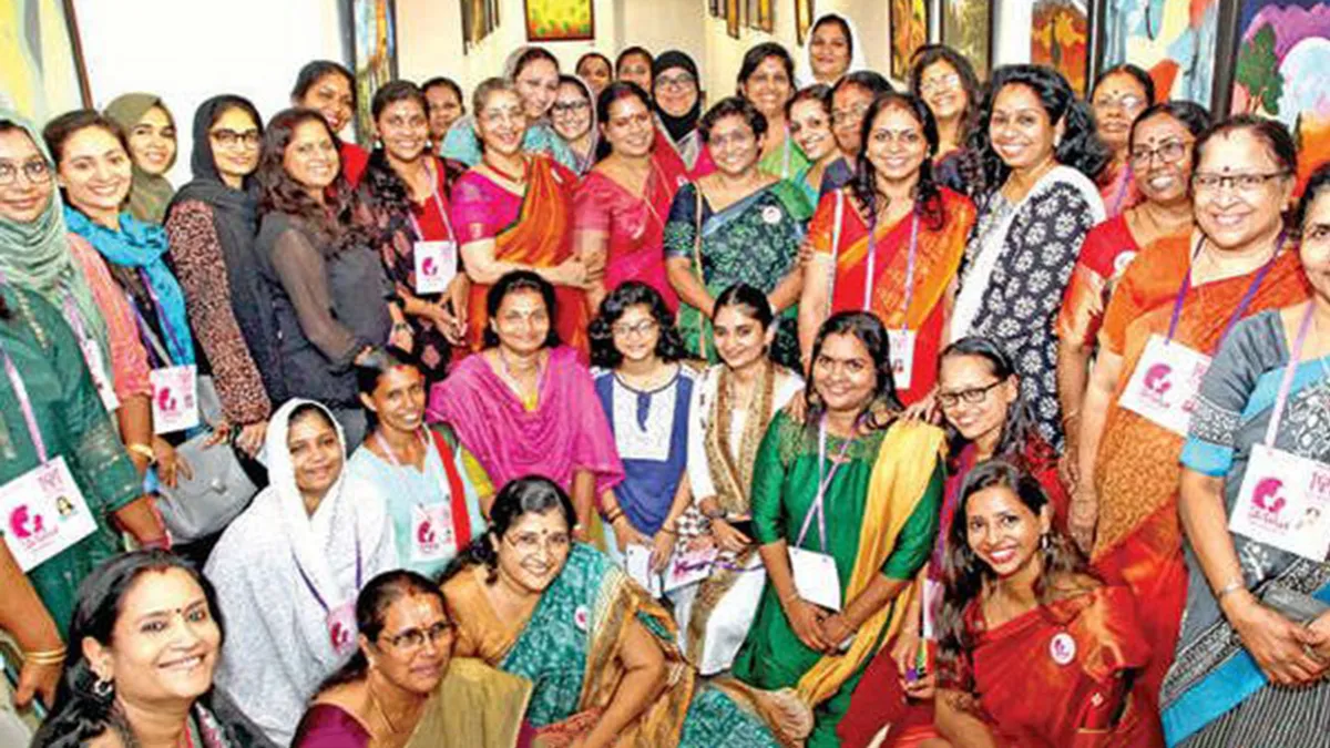 'സ്നേഹവർണങ്ങൾ' കൂട്ടായ്മയുടെ ചിത്രപ്രദർശനം തുടങ്ങി