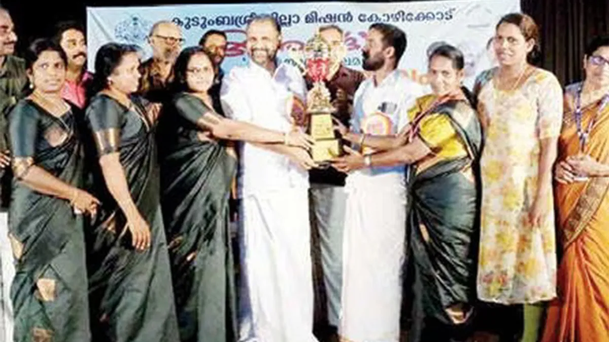 കുടുംബശ്രീ ജില്ലാ കലോത്സവത്തിൽ 37 പോയന്റുകൾ കരസ്ഥമാക്കി കാക്കൂർ സി.ഡി.എസ് ചാമ്പ്യൻമാരായി