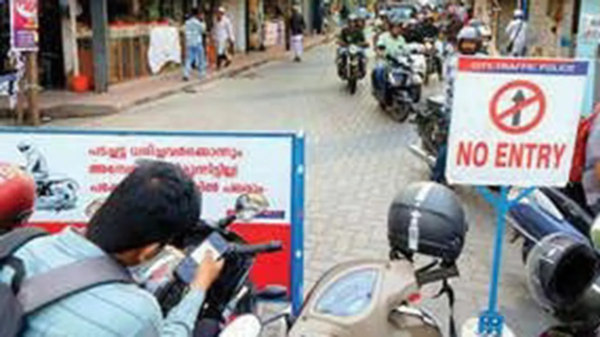 വലിയങ്ങാടി-പാളയം റോഡ് വൺവേയാക്കി ഗതാഗതപരിഷ്കരണം നിലവിൽവന്നു