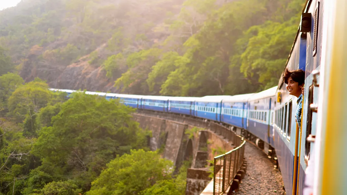 പ്രശസ്ത ടൂറിസ്റ്റ് കേന്ദ്രങ്ങൾ സന്ദർശിക്കാൻ അവസരമൊരുക്കി ഐ.ആർ.സി.ടി.സി ഭാരത് ഗൗരവ് ട്രെയിൻ