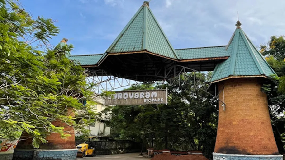 ആസ്സ്വദിച്ചു വായിക്കുവാൻ ഇനി സരോവരം പാർക്കിൽ എത്തിച്ചേരൂ...