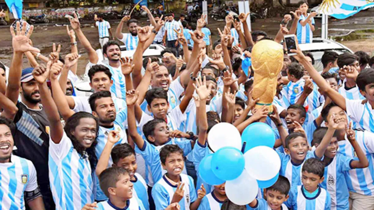 റോഡ് ഷോയിൽ 110 മെസ്സികൾ ഒന്നിച്ചു