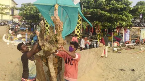 മാലിന്യത്തിൽ നിന്ന് ചിന്തോദ്ദീപകമായ കലാസൃഷ്ടികൾ 