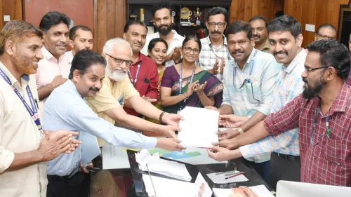 കോഴിക്കോട് അന്താരാഷ്ട്ര വിമാനത്താവളം വികസിപ്പിക്കുന്നതിനായി എയർപോർട്ട് അതോറിറ്റി ഓഫ് ഇന്ത്യക്ക് 12.48 ഏക്കർ കൈമാറി.
