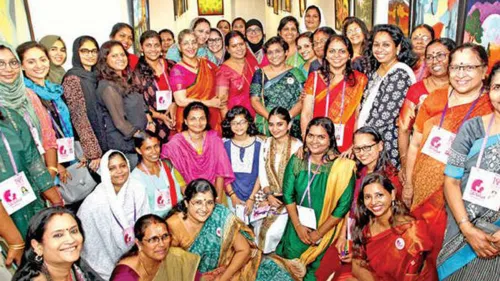 'സ്നേഹവർണങ്ങൾ' കൂട്ടായ്മയുടെ ചിത്രപ്രദർശനം തുടങ്ങി 