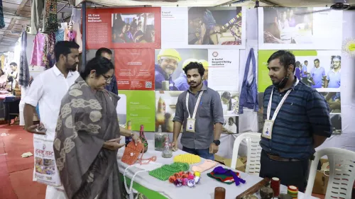 അന്താരാഷ്ട്ര കരകൗശലമേളയിൽ വേറിട്ട കാഴ്ചാനുഭവമായി യുഎൽ ഫൗണ്ടേഷന്റെ സ്‌റ്റാൾ