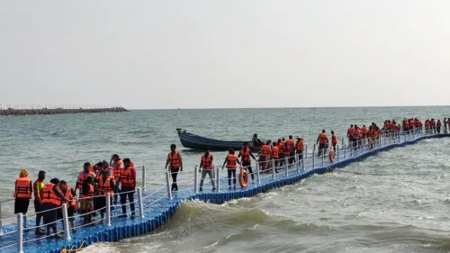 ബേപ്പൂർ ഫ്ലോട്ടിങ് ബ്രിഡ്ജിന്റെ പ്രവർത്തനം ഉടൻ നിർത്തിവയ്ക്കണമെന്നു തുറമുഖ വകുപ്പ്