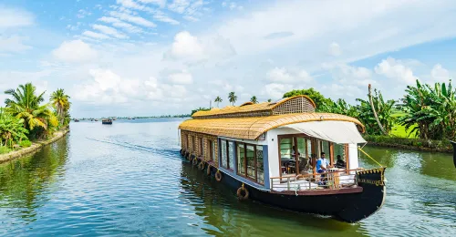 നവംബർ 1 ന് കേരള പിറവി ദിനമായി ആഘോഷിക്കുന്നു
