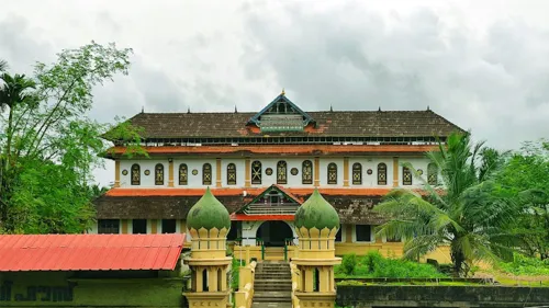 ചരിത്രപ്രസിദ്ധമായ നാദാപുരം വലിയ ജുമഅത്ത് പള്ളിയുടെ പെരുന്നാൾ നമസ്കാരം 11 മണിക്ക് 