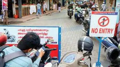 വലിയങ്ങാടി-പാളയം റോഡ് വൺവേയാക്കി ഗതാഗതപരിഷ്കരണം നിലവിൽവന്നു 