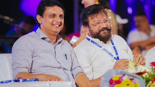 ത്രിദിന സാംസ്‌കാരിക ഘോഷയാത്രയായ "പൊന്നോണം" ടൂറിസം മന്ത്രി പി.എ. മുഹമ്മദ് റിയാസ് വെള്ളിയാഴ്ച ഉദ്ഘാടനം ചെയ്തു  