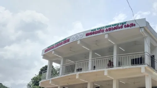 കോഴിക്കോട് ജില്ലയിലെ പുലിക്കയത്ത് ഇന്റർനാഷണൽ കയാക്കിങ് ഫെസിലിറ്റേഷൻ സെന്റർ ഉദ്ഘാടനം ചെയ്തു