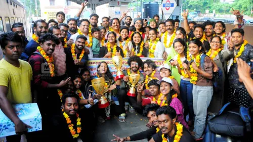   27 ാമത്  ദേശീയ യുവോത്സവത്തിൽ ഉജ്ജ്വല വിജയം നേടിയ കേരള ടീമിന് കോഴിക്കോട് റെയിൽവേ സ്റ്റേഷനിൽ സ്വീകരണം നൽകി