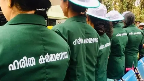 മാലിന്യം സംഭരിക്കാൻ കോഴിക്കോട് കോർപ്പറേഷൻ കൊണ്ടുവന്ന ഷിപ്പിംഗ് കണ്ടെയ്‌നറുകൾ