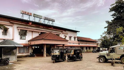 ശുചീകരണ യജ്ഞത്തിലൂടെ വടകര റെയിൽവേ സ്റ്റേഷനിന്റെ മുഖം മിനുക്കി