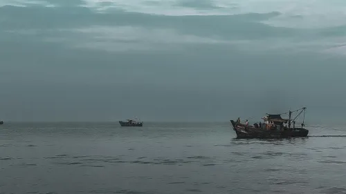 ആധാര്‍കാര്‍ഡ് ഇല്ലാതെ കടലില്‍ പോകുന്ന മത്സ്യത്തൊഴിലാളികൾക്ക്  ഇനി 1000 രൂപ പിഴ 
