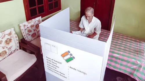 കോഴിക്കോട്ട് തിരഞ്ഞെടുപ്പ് അധികാരികൾ ആരംഭിച്ച ‘ഹോം വോട്ടിംഗ്’ ഓപ്ഷൻ; 15,404 വോട്ടർമാരെ ഉൾപെടുത്താൻ സാധിക്കും