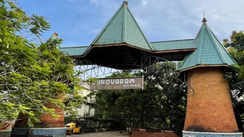 ആസ്സ്വദിച്ചു വായിക്കുവാൻ ഇനി സരോവരം പാർക്കിൽ എത്തിച്ചേരൂ... 