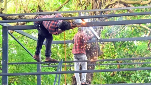 മാനാഞ്ചിറയിൽ  വ്യാപാരികൾക്കുള്ള സെമി പെർമനന്റ് ഷെഡുകളുടെ നിർമാണം ആരംഭിച്ചു