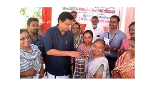 ആവശ്യക്കാർക്ക് മൂന്ന് നേരവും ഭക്ഷണം വീടുകളിലെത്തിക്കുന്ന കോമൺ കിച്ചൻ നടുവട്ടത്ത് ആരംഭിച്ചു