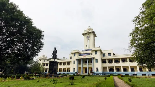 അധ്യയന വർഷം 2024-25 ത്തേക്കുള്ള നാല് വർഷത്തെ യുജി പ്രോഗ്രാമുകളിലേക്കുള്ള കേന്ദ്രീകൃത പ്രവേശന നടപടികൾ കേരള സർവകലാശാല വിജ്ഞാപനം ചെയ്തു