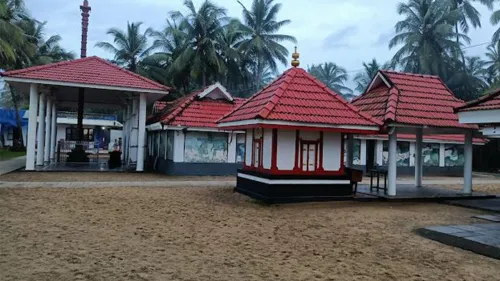 ഗോതീശ്വരം ക്ഷേത്രത്തിൽ നടന്ന ബലിതർപ്പണത്തിന്‌ വൻ തിരക്ക്‌